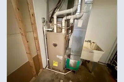 104 Fruit Ave, Farrell, PA 16121 - Photo 21