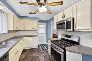 472 Amherst Ave, Moon/Crescent Twp, PA 15108 - Photo 5