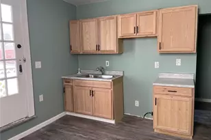 226 S 5th St, Jeannette, PA 15644 - Photo 7