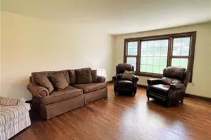 208 Mccartney Dr, Moon/Crescent Twp, PA 15108 - Photo 7