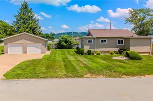 612 Elm St, Stockdale, PA 15483 - Photo 3