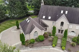 2644 Carriage House Dr, Hampton, PA 15101 - Photo 3