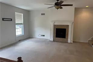 523 E Vanderbilt Ct, Adams Township, PA 16046 - Photo 9