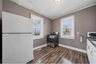 715 1/2 Armstrong #1/2, Apollo Boro, PA 15613 - Photo 7