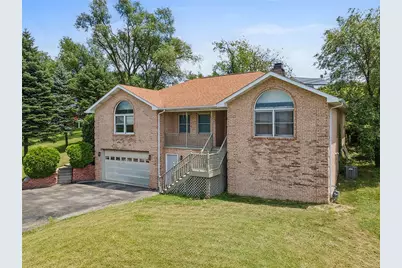 205 Veneze Dr, Robinson Twp, PA 15205 - Photo 3