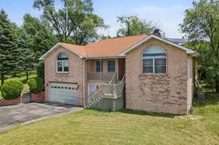 205 Veneze Dr, Robinson Twp, PA 15205 - Photo 3