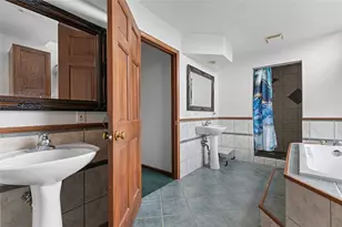 205 Veneze Dr, Robinson Twp, PA 15205 - Photo 19