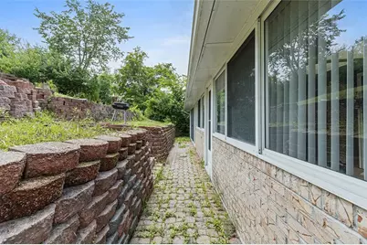 205 Veneze Dr, Robinson Twp, PA 15205 - Photo 31