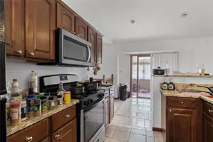 205 Veneze Dr, Robinson Twp, PA 15205 - Photo 13