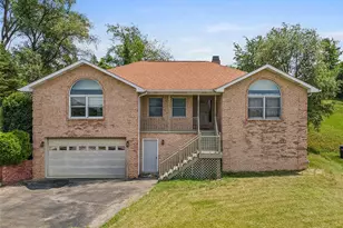 205 Veneze Dr, Robinson Twp, PA 15205 - Photo 1