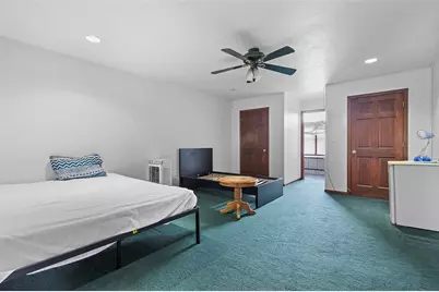 205 Veneze Dr, Robinson Twp, PA 15205 - Photo 17