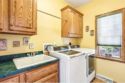 402 Woodland Dr, Wilmington Township, PA 16142 - Photo 17