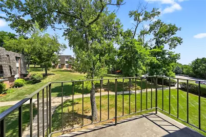 631 Forest Green Dr, Moon/Crescent Twp, PA 15108 - Photo 9