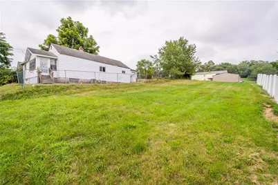 352 Pershing Ave, Chartiers, PA 15342 - Photo 3