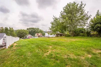 352 Pershing Ave, Chartiers, PA 15342 - Photo 15