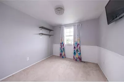 325 Sunridge Dr, Economy, PA 15042 - Photo 17