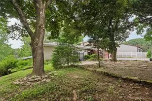 3052 Boughter Dr, Shenango Township, PA 16101 - Photo 5