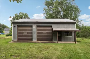 3052 Boughter Dr, Shenango Township, PA 16101 - Photo 3