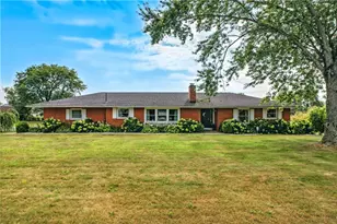 4890 Lakeview Dr, Hermitage, PA 16148 - Photo 1