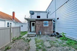 210 Depot St, Youngwood, PA 15697 - Photo 5