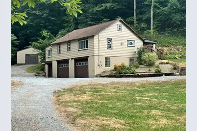 893 Fairlane Blvd, Big Beaver, PA 16141 - Photo 1