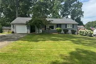 801 Lillian Dr, Hermitage, PA 16148 - Photo 1