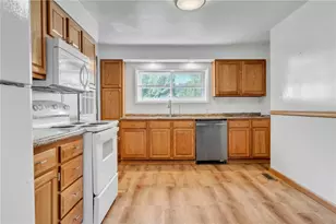 936 Pike Run Dr, California, PA 15423 - Photo 7