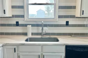 403 Lowell St, Vandergrift, PA 15690 - Photo 5