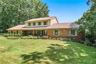 2280 Fleetwood Dr, Hermitage, PA 16148 - Photo 1