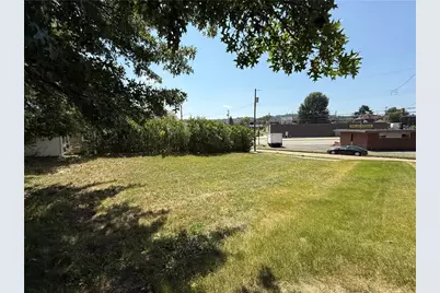 110 Greydon Ave, McKees Rocks, PA 15136 - Photo 3