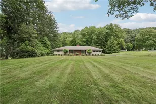 215 E Maitland Ln, Neshannock Township, PA 16105 - Photo 1