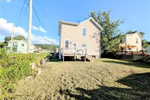 504 W 2nd Ave, Derry Boro, PA 15627 - Photo 17