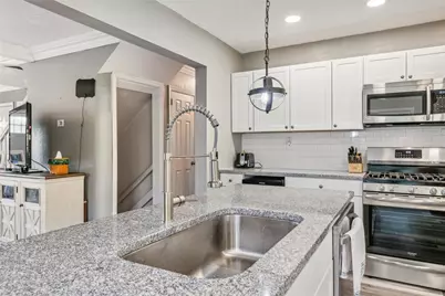 301 Lewis Ave, Jeannette, PA 15644 - Photo 7