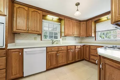 524 Rainier Dr, Pittsburgh, PA 15239 - Photo 15