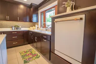 620 Timberline Ln, New Stanton, PA 15672 - Photo 9
