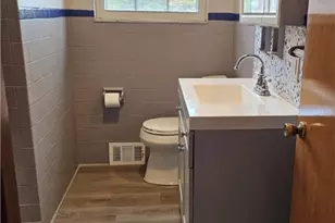 124 Clover Dr, Center Township, PA 15061 - Photo 9