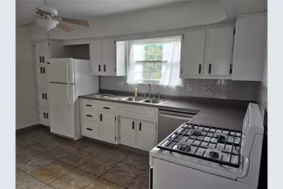 124 Clover Dr, Center Township, PA 15061 - Photo 5