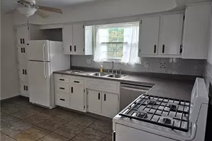 124 Clover Dr, Center Township, PA 15061 - Photo 5