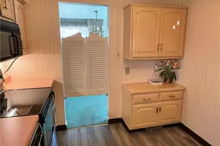 5545 Annetta Dr, Bethel Park, PA 15102 - Photo 9