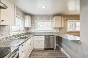 2318 Eccles St, Pittsburgh, PA 15210 - Photo 7