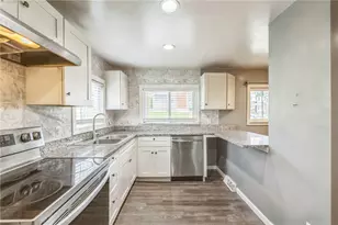 2318 Eccles St, Pittsburgh, PA 15210 - Photo 9