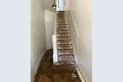 2775 Zephyr Ave, Pittsburgh, PA 15204 - Photo 9