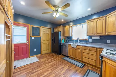 201 Walters Ln, Springdale Boro, PA 15144 - Photo 5