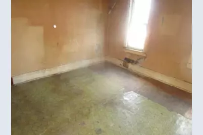 314 1/2 Lowell St, Vandergrift, PA 15690 - Photo 3