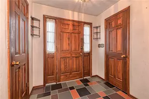 112 Friendship Ln, Hempfield Township, PA 15601 - Photo 3