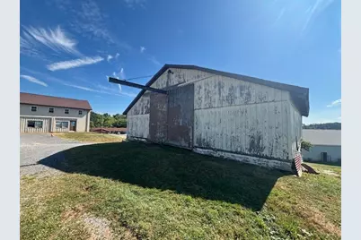 973 New Castle Rd, Franklin Township, PA 16001 - Photo 7