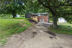 275 Twin Lakes Rd, Unity Township, PA 15650 - Photo 3