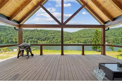 1060 Wattersonville Rd, Washington Township, PA 16218 - Photo 9