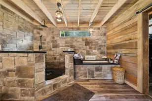 1060 Wattersonville Rd, Washington Township, PA 16218 - Photo 19