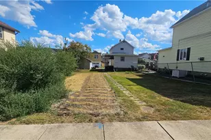 325 -1/2 Quay St, Vandergrift, PA 15629 - Photo 1